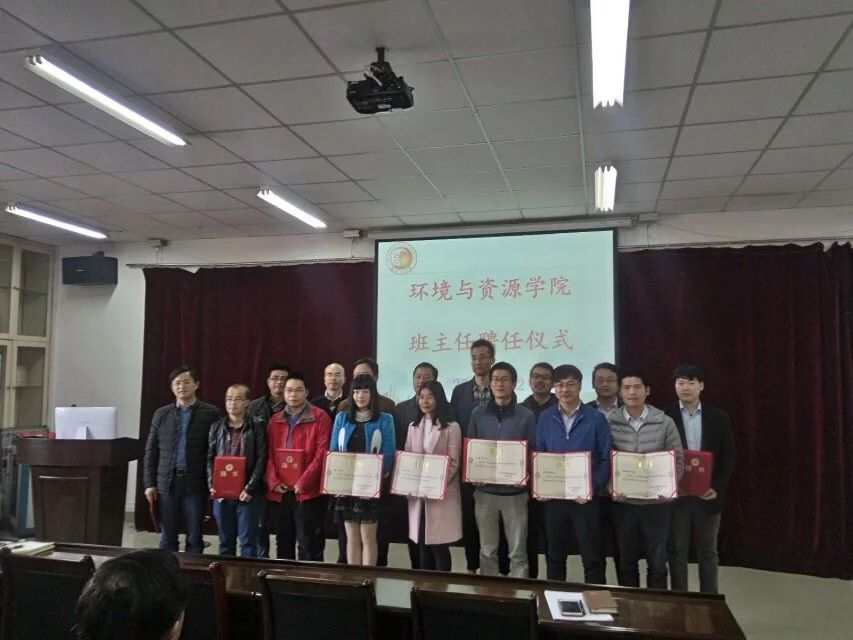 丝瓜视频
环境与资源丝瓜视频
隆重举行丝瓜视频
班主任聘任仪式及丝瓜视频
班主任队伍建设座谈会2 丝瓜视频
环境与资源丝瓜视频
隆重举行丝瓜视频
班主任聘任仪式及丝瓜视频
班主任队伍建设座谈会2