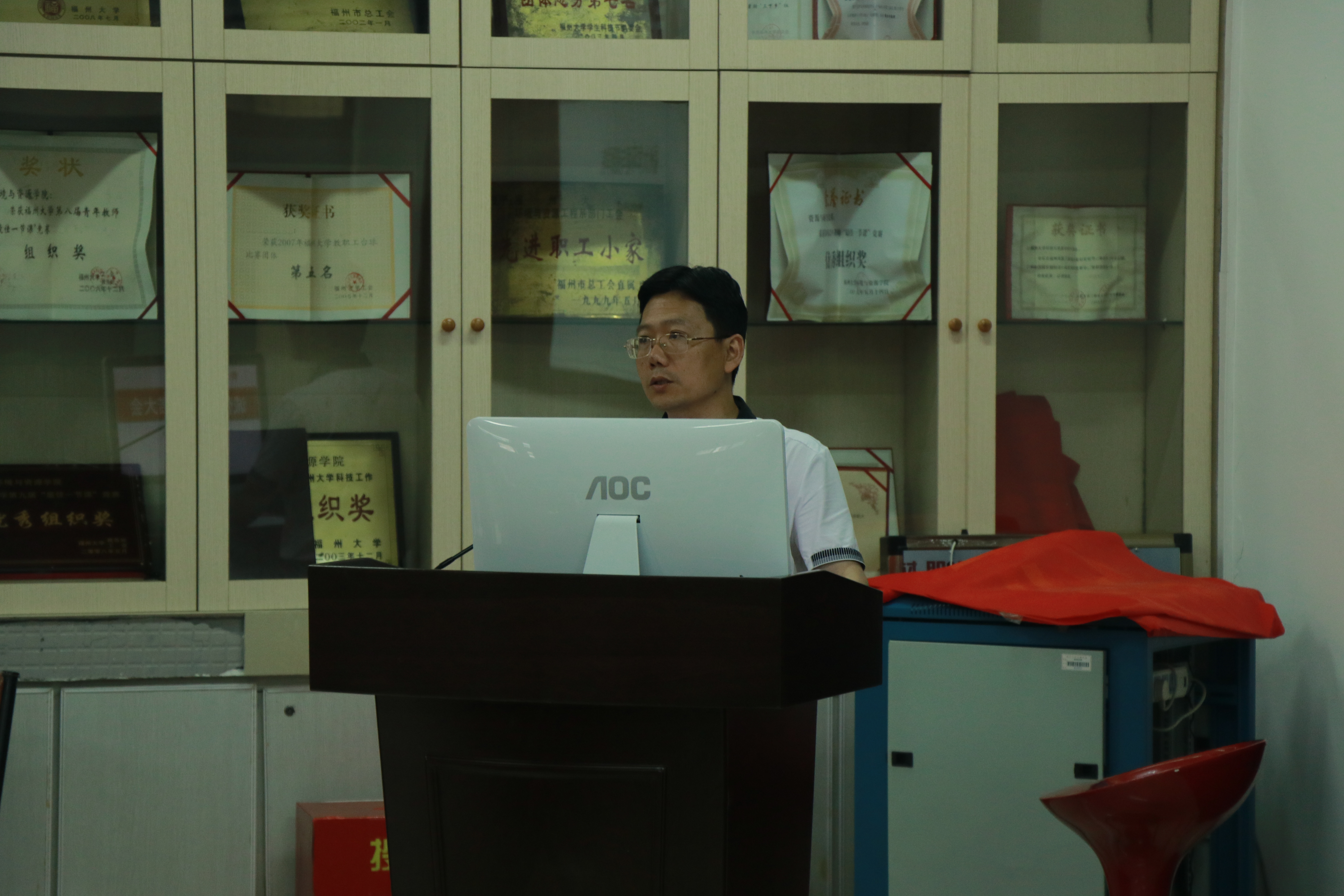 丝瓜视频
党委副书记刘朝晖老师发言 丝瓜视频
党委副书记刘朝晖老师发言